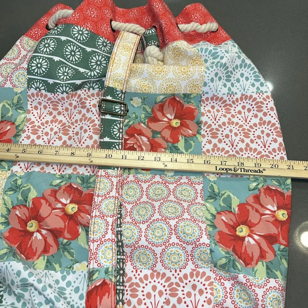 Pioneer Floral Woman Laundry Bag Floral Adjustable Strap